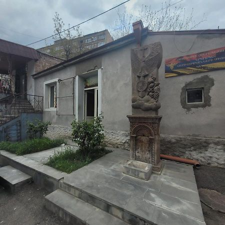 Guest House In The Small Center Jerevan Exteriör bild
