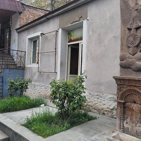 Guest House In The Small Center Jerevan Exteriör bild